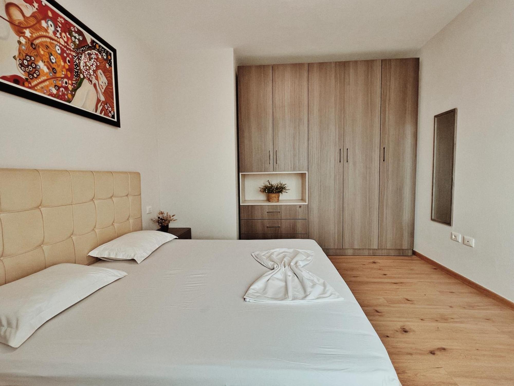 Cozy Rooftop Apartment - Your Home, Away From Home! 地拉那 外观 照片