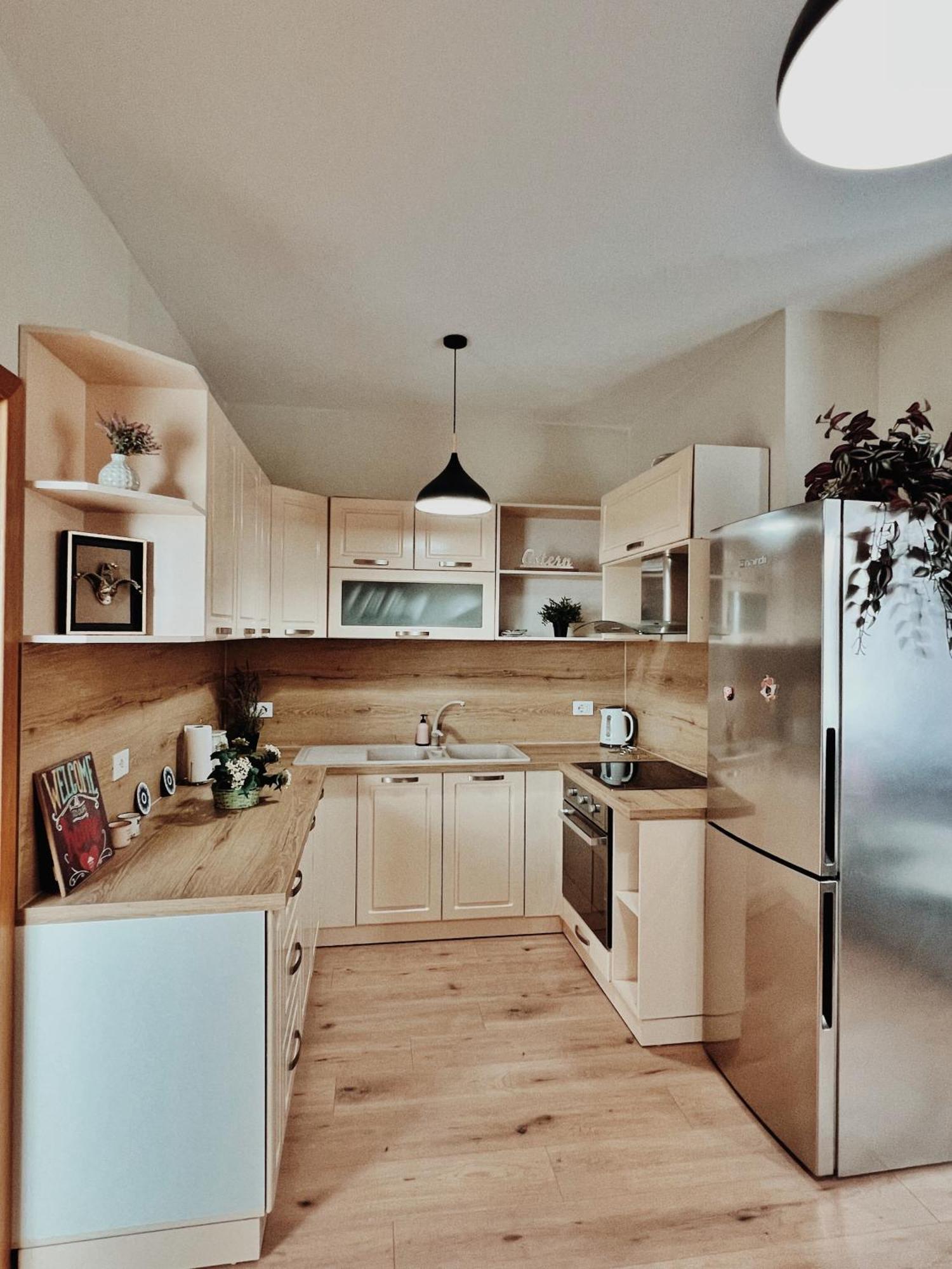 Cozy Rooftop Apartment - Your Home, Away From Home! 地拉那 外观 照片