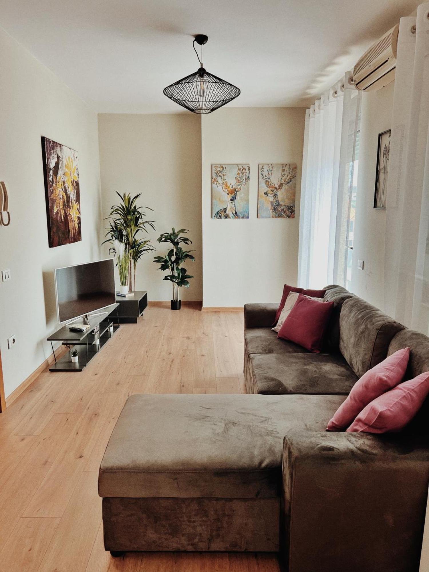 Cozy Rooftop Apartment - Your Home, Away From Home! 地拉那 外观 照片
