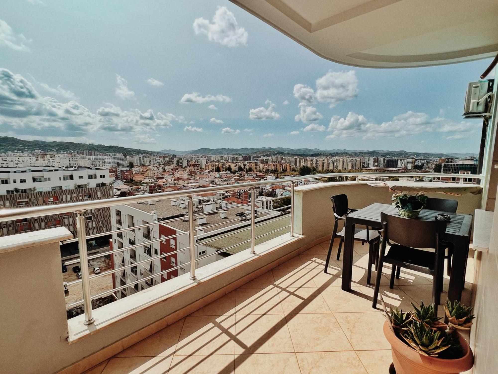 Cozy Rooftop Apartment - Your Home, Away From Home! 地拉那 外观 照片